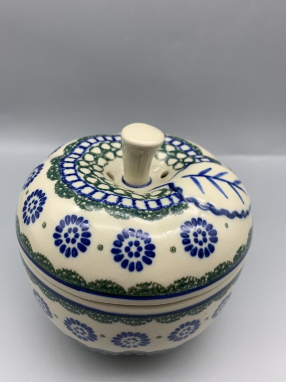 Ceramika Artystyczna Boleslawiec Blue Rose Polish Pottery "Maia" Apple Baker